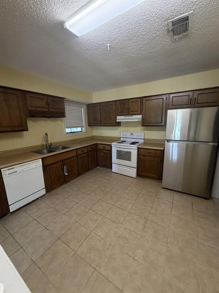 4361 Bennett Wood Dr - Photo 3 of 8