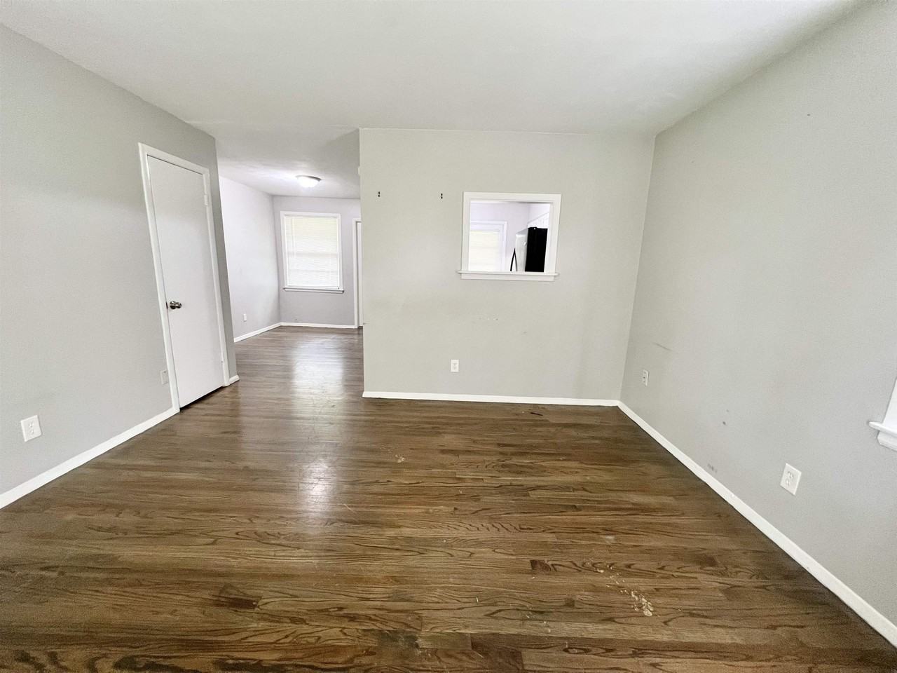 424 Stoneham Rd - Photo 3 of 9