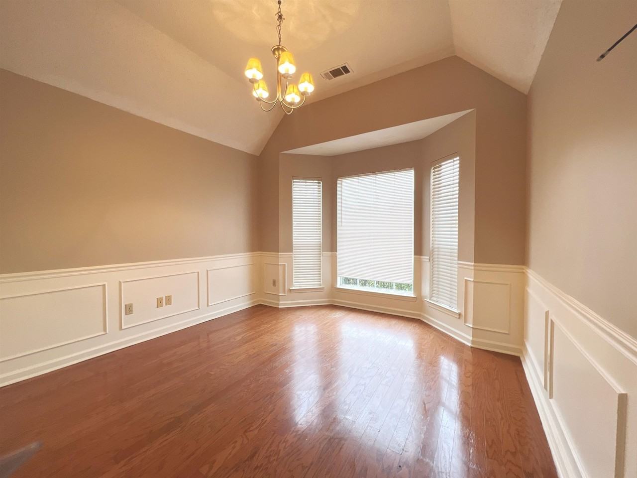 9347 Garden Woods Dr - Photo 2 of 12
