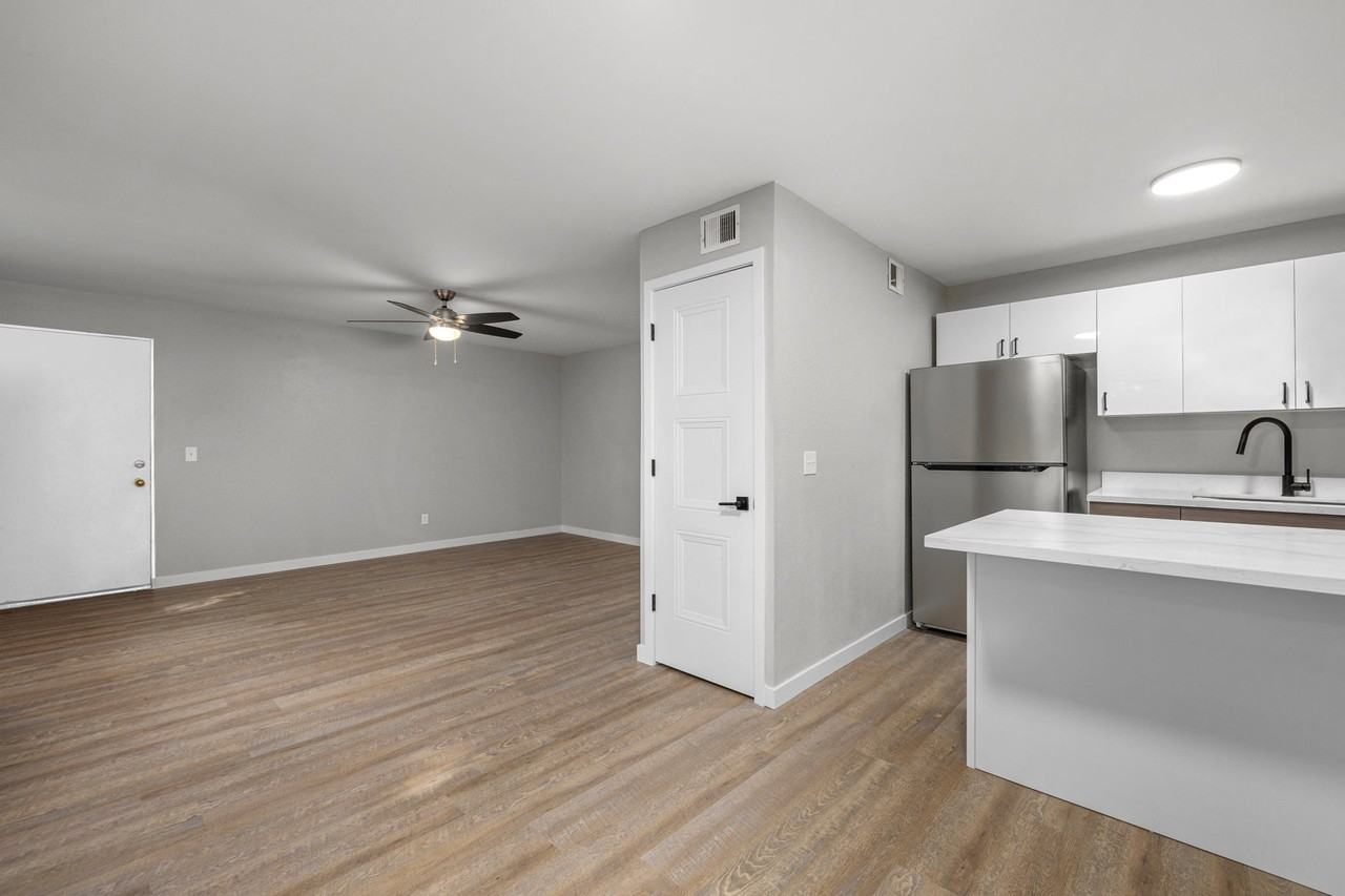 50 Devon Ct #A11 - Photo 4 of 12