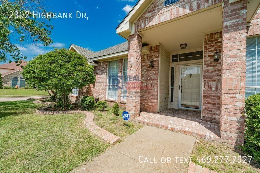 2302 Highbank Dr - Photo 3 of 38