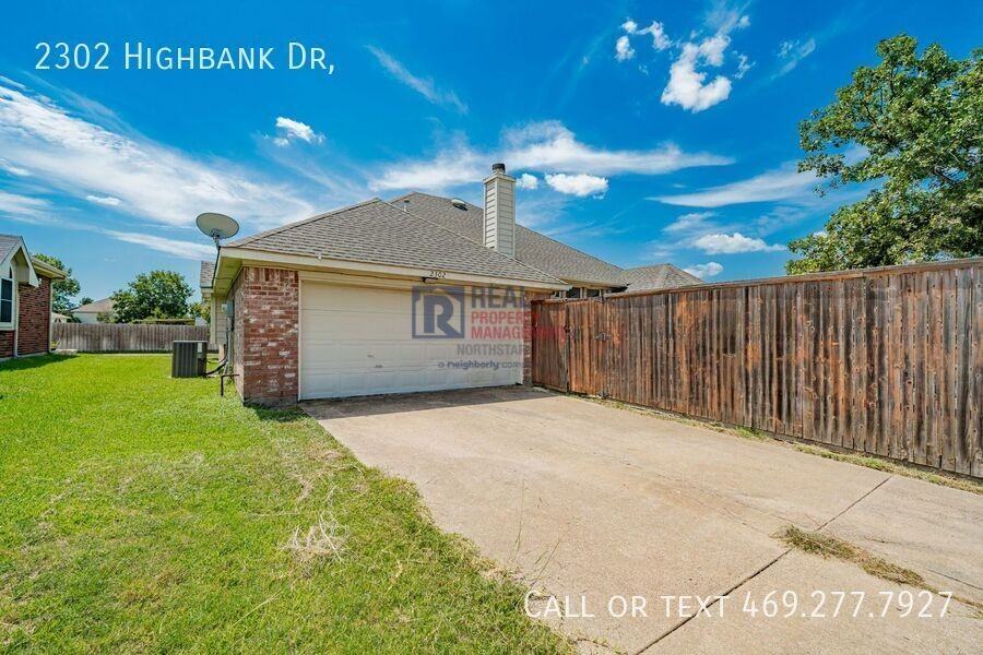 2302 Highbank Dr - Photo 4 of 38