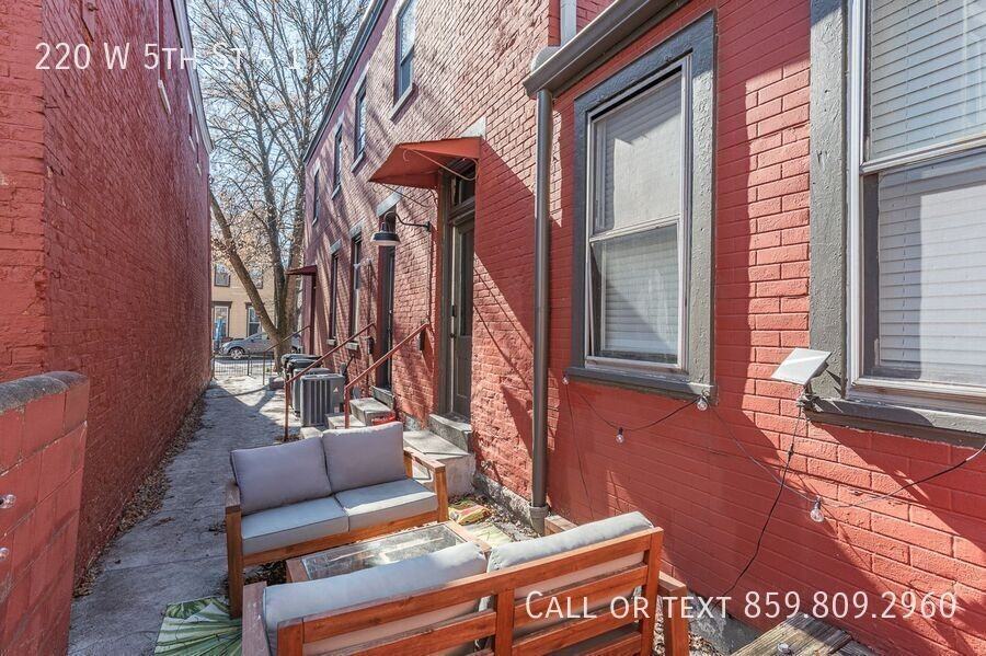 220 W 5th St #1 - Photo 5 of 23