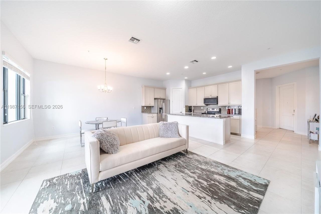 11674 Sw 13th Ln #1674 - Photo 4 of 38
