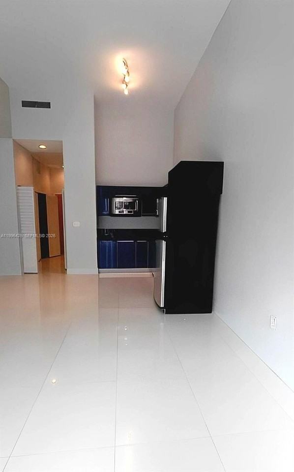 253 Ne 2nd St #222 - Photo 5 of 6