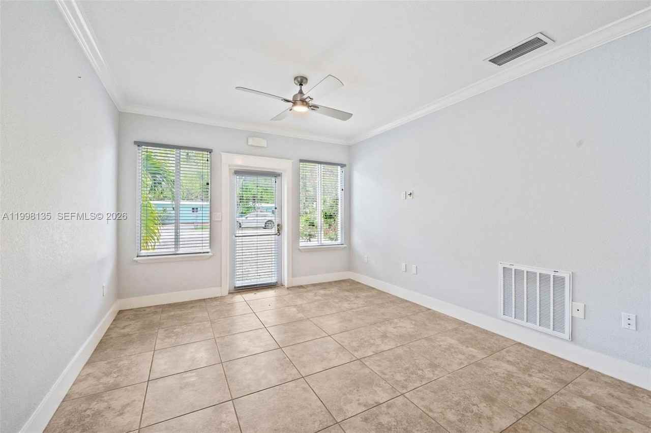 4 Transylvania Ave #B - Photo 6 of 31