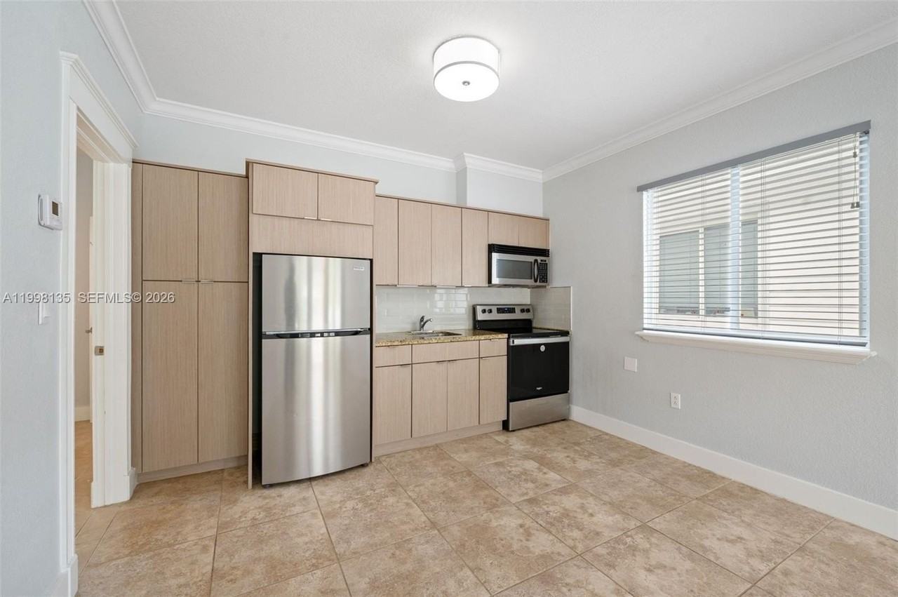 4 Transylvania Ave #B - Photo 7 of 31