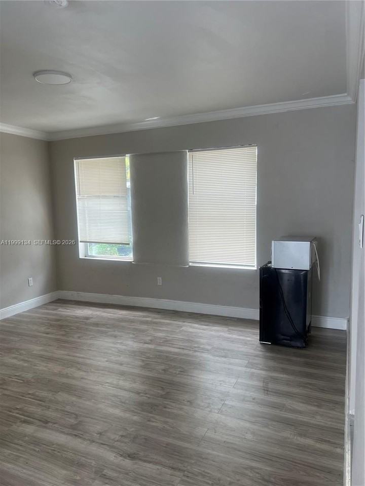 1080 Carolina Ave #1 - Photo 2 of 4