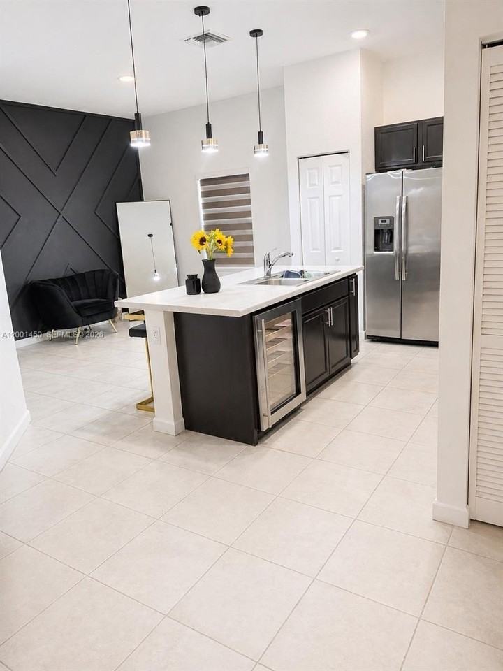 157 Ne 24th Ter #0 - Photo 3 of 4