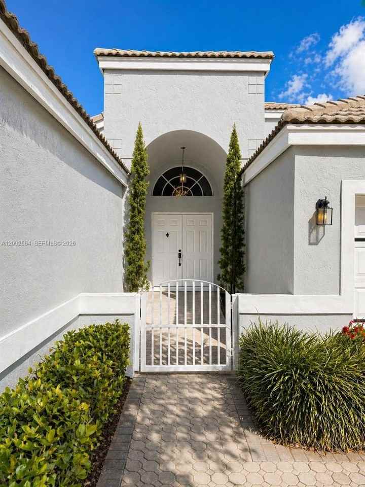 2019 Cove Ln - Photo 3 of 17