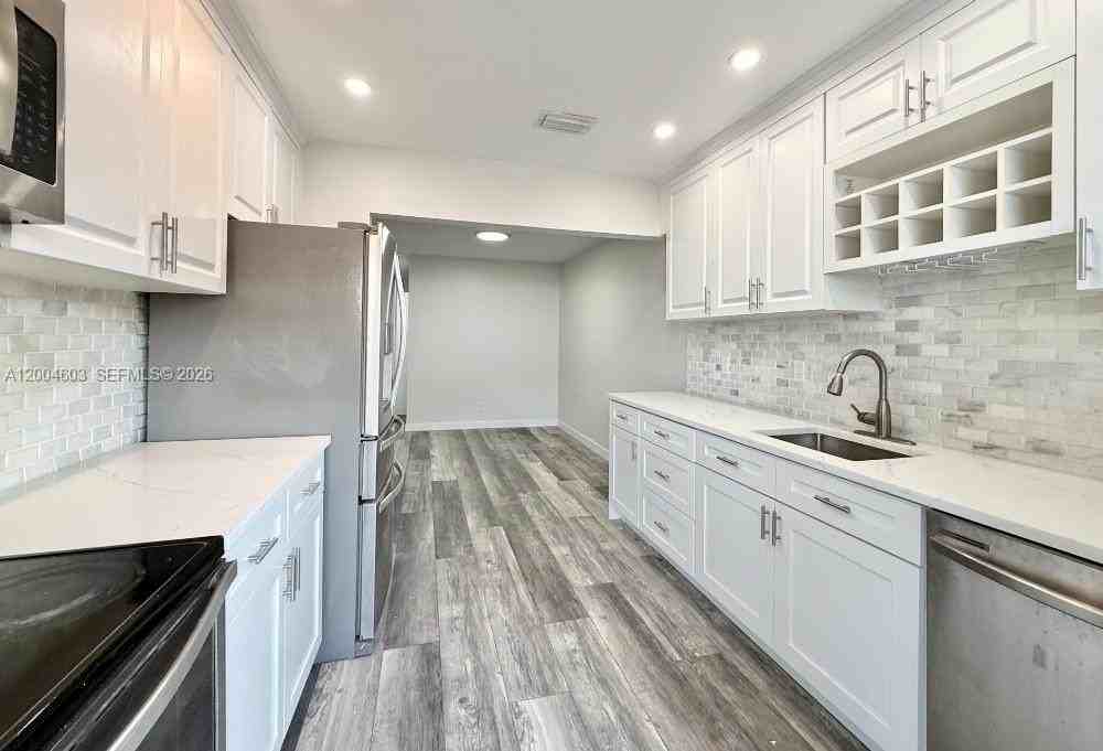 15 Se 13th St #17