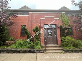 50 Oak St #104M - Photo 1 of 1