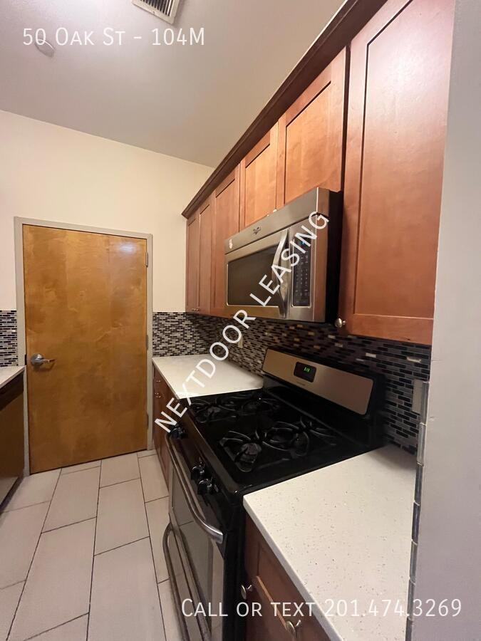 50 Oak St #104M - Photo 2 of 11