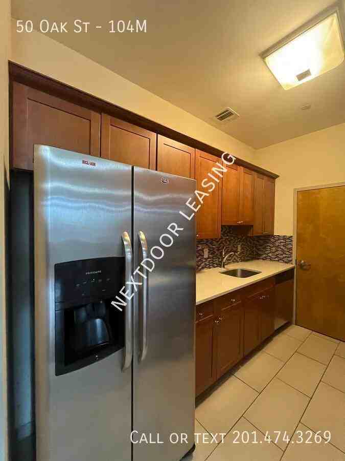 50 Oak St #104M - Photo 3 of 11