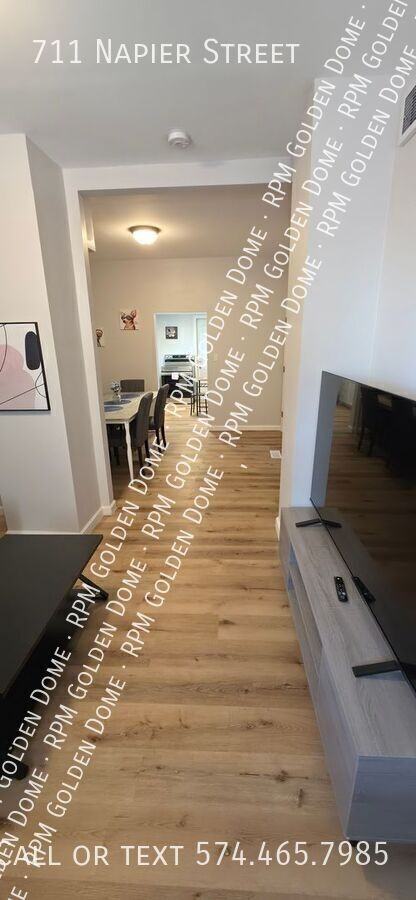 711 Napier St - Photo 2 of 12