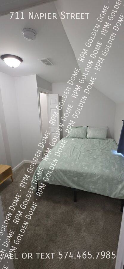 711 Napier St - Photo 5 of 12