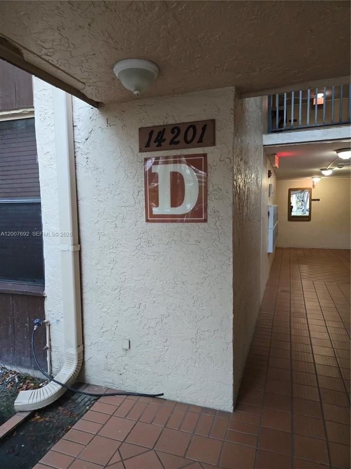 14201 N Kendall Dr #407D - Photo 5 of 27