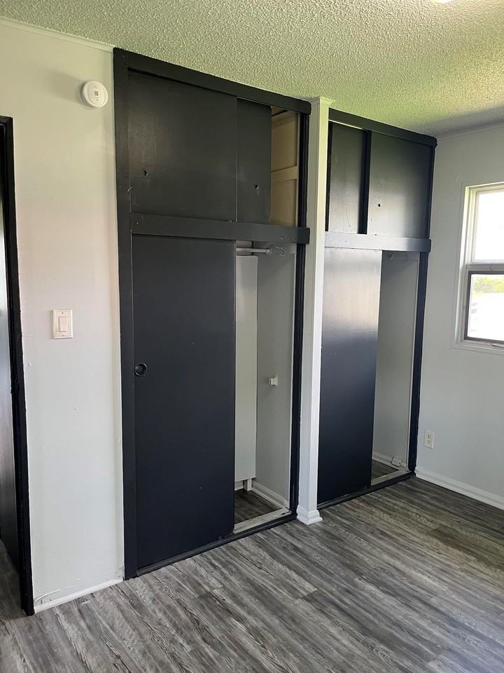 206 Lindenwood Dr - Photo 3 of 13