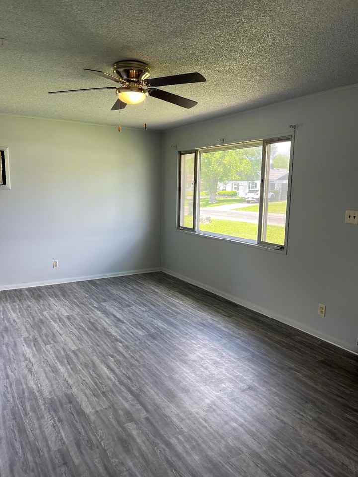 206 Lindenwood Dr - Photo 7 of 13