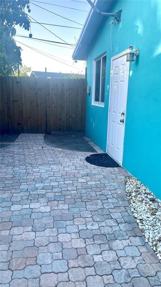 1537 Ne 30th Ct #0 - Photo 3 of 20