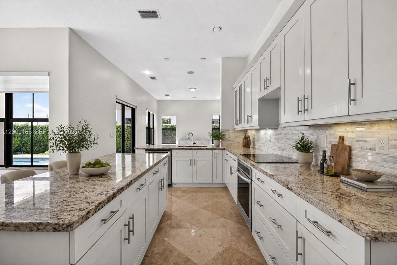 3765 Nw 85th Ter - Photo 5 of 28