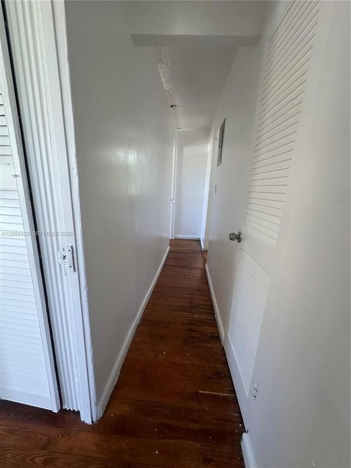 122 Ne 2nd Ave - Photo 4 of 11