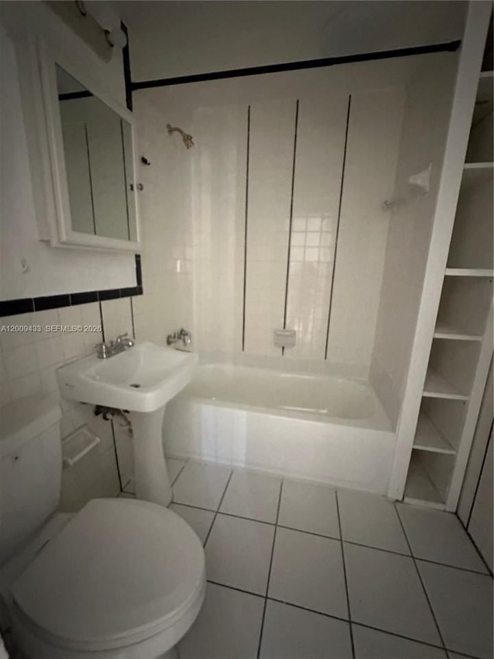 122 Ne 2nd Ave - Photo 5 of 11