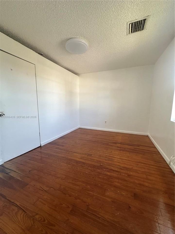122 Ne 2nd Ave - Photo 6 of 11