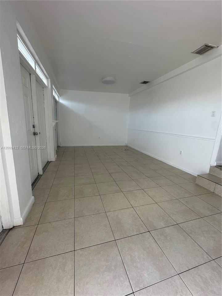 122 Ne 2nd Ave - Photo 7 of 11