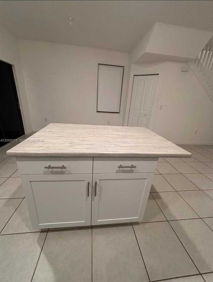 20964 Ne 8th Ave - Photo 3 of 12