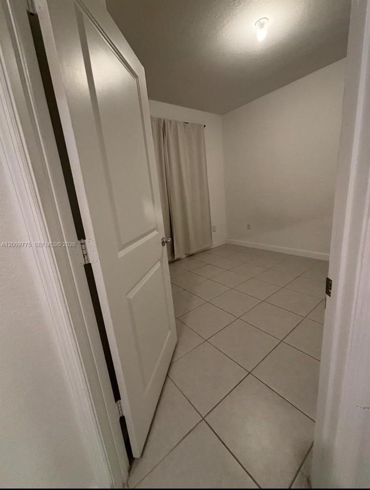 20964 Ne 8th Ave - Photo 7 of 12