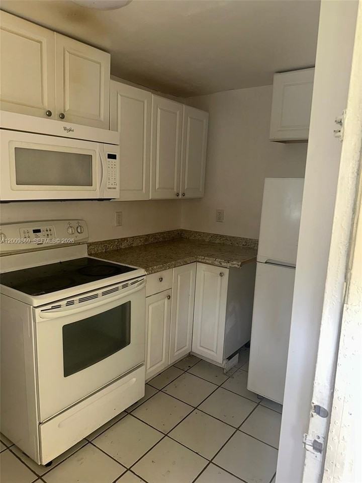 7000 Nw 186th St #4-126A - Photo 2 of 8