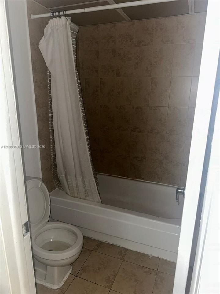 7000 Nw 186th St #4-126A - Photo 6 of 8
