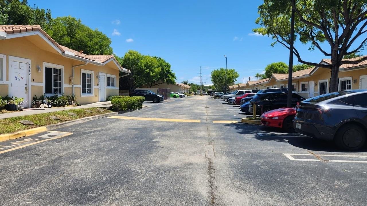 3926 Sw 48th Ave - Photo 2 of 11