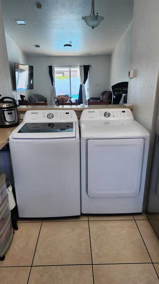 3926 Sw 48th Ave - Photo 3 of 11