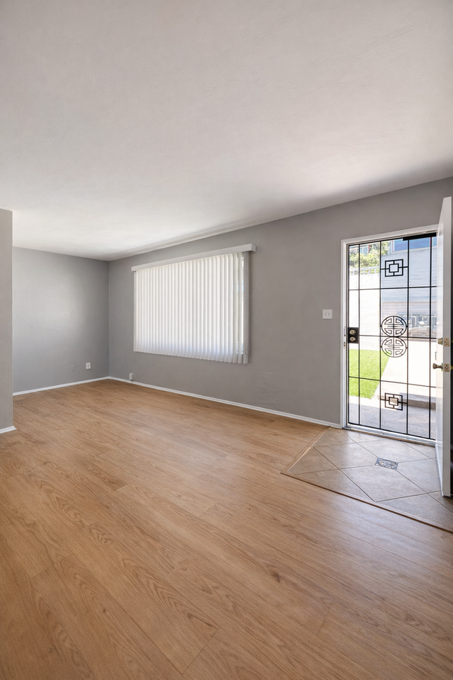 3085 Palm St - Photo 4 of 19