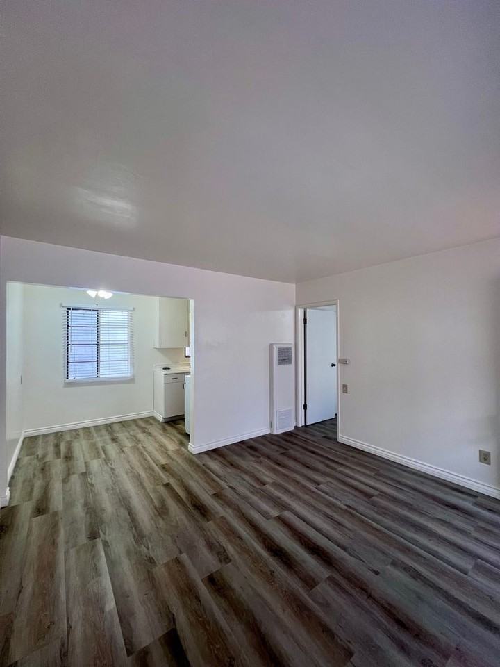 4326 1/2 Swift Ave - Photo 4 of 12