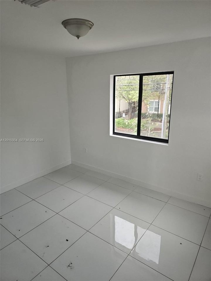 2773 Nw 43rd Ter - Photo 5 of 21