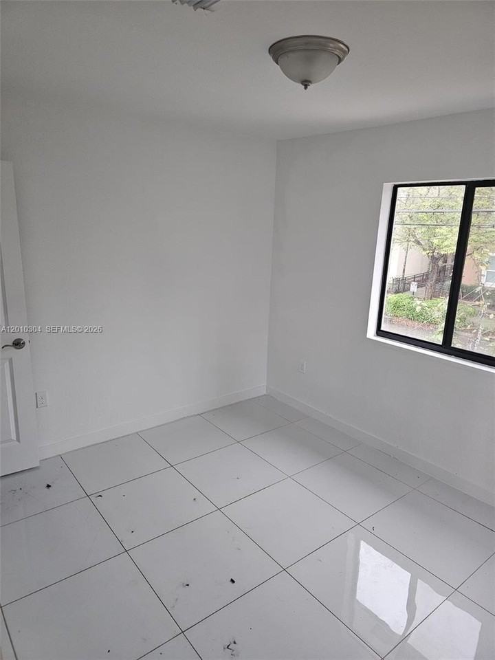 2773 Nw 43rd Ter - Photo 6 of 21