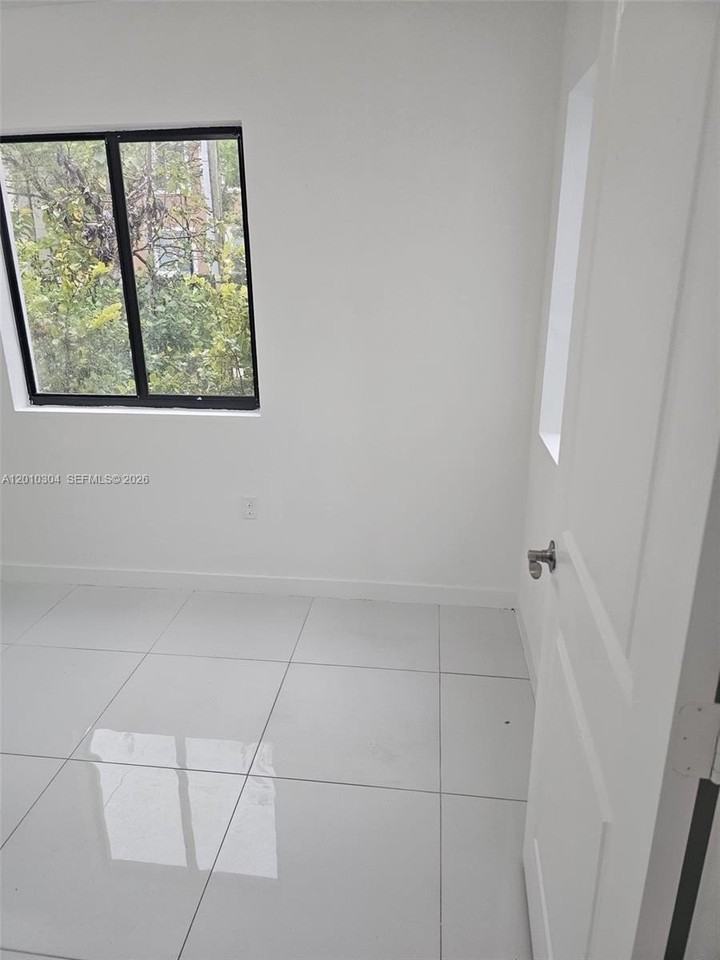 2773 Nw 43rd Ter - Photo 7 of 21