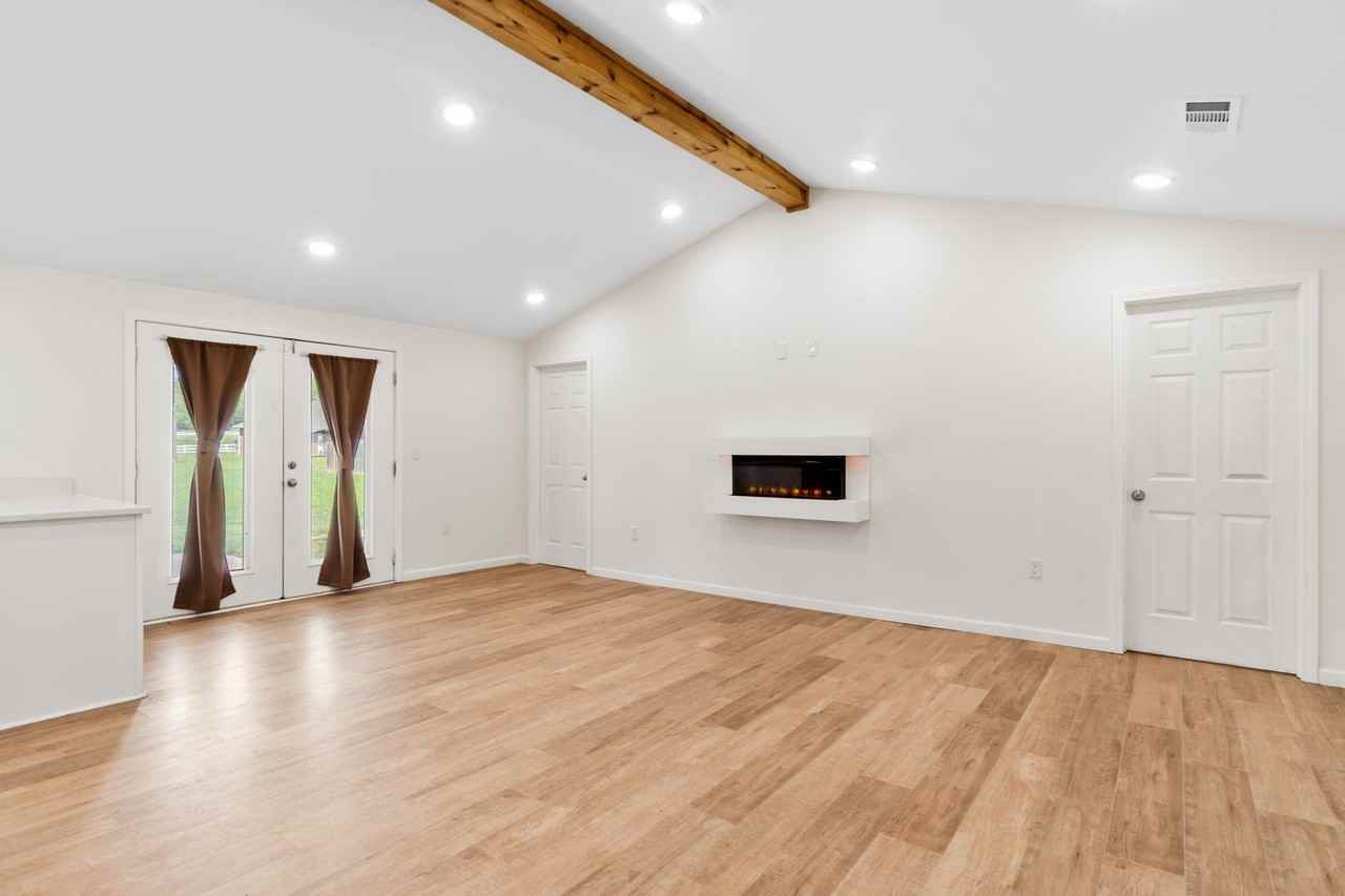 865 N Ulmer St - Photo 5 of 40