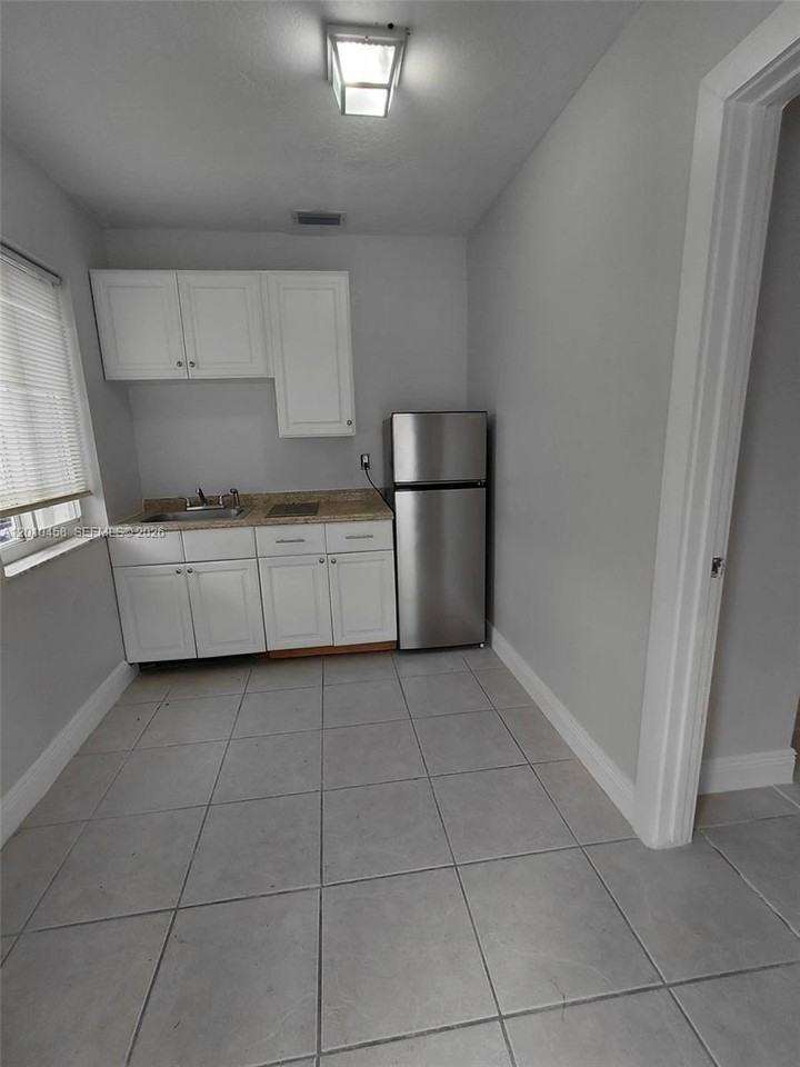 7555 Sw 28th Street Rd - Photo 2 of 4