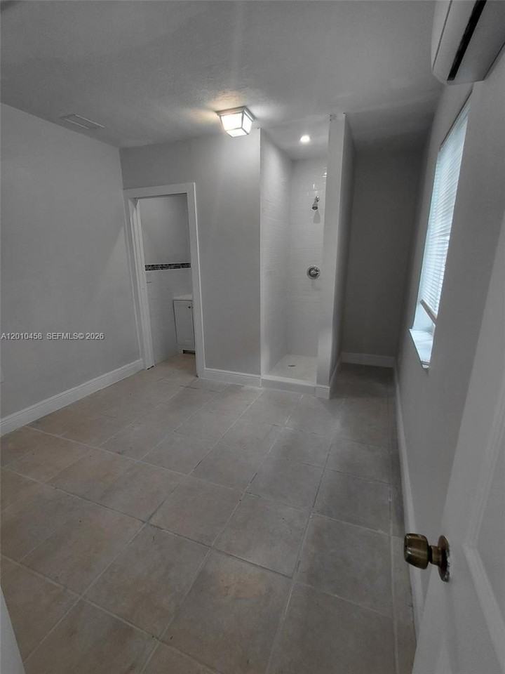 7555 Sw 28th Street Rd - Photo 3 of 4