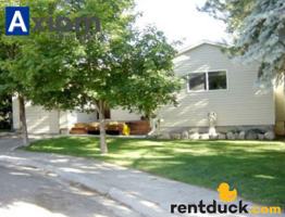 featured image of 1005 1/2 Park Ln