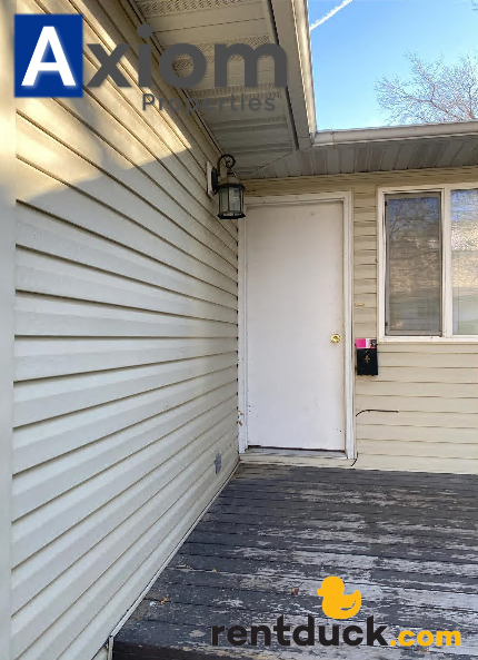 1005 1/2 Park Ln - Photo 2 of 13