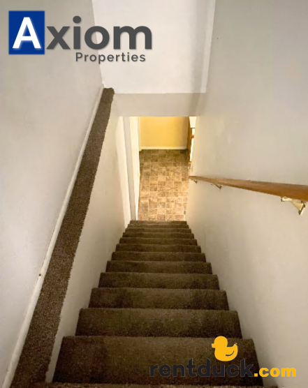 1005 1/2 Park Ln - Photo 3 of 13