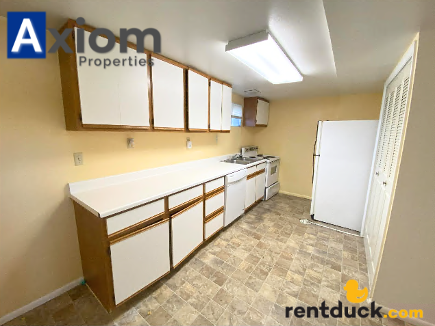 1005 1/2 Park Ln - Photo 4 of 13