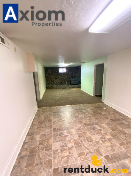 1005 1/2 Park Ln - Photo 7 of 13