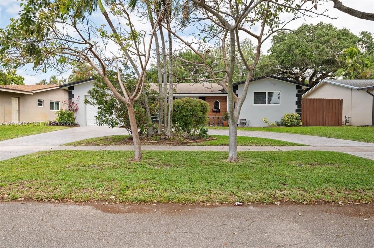 5421 Buchanan St - Photo 2 of 42