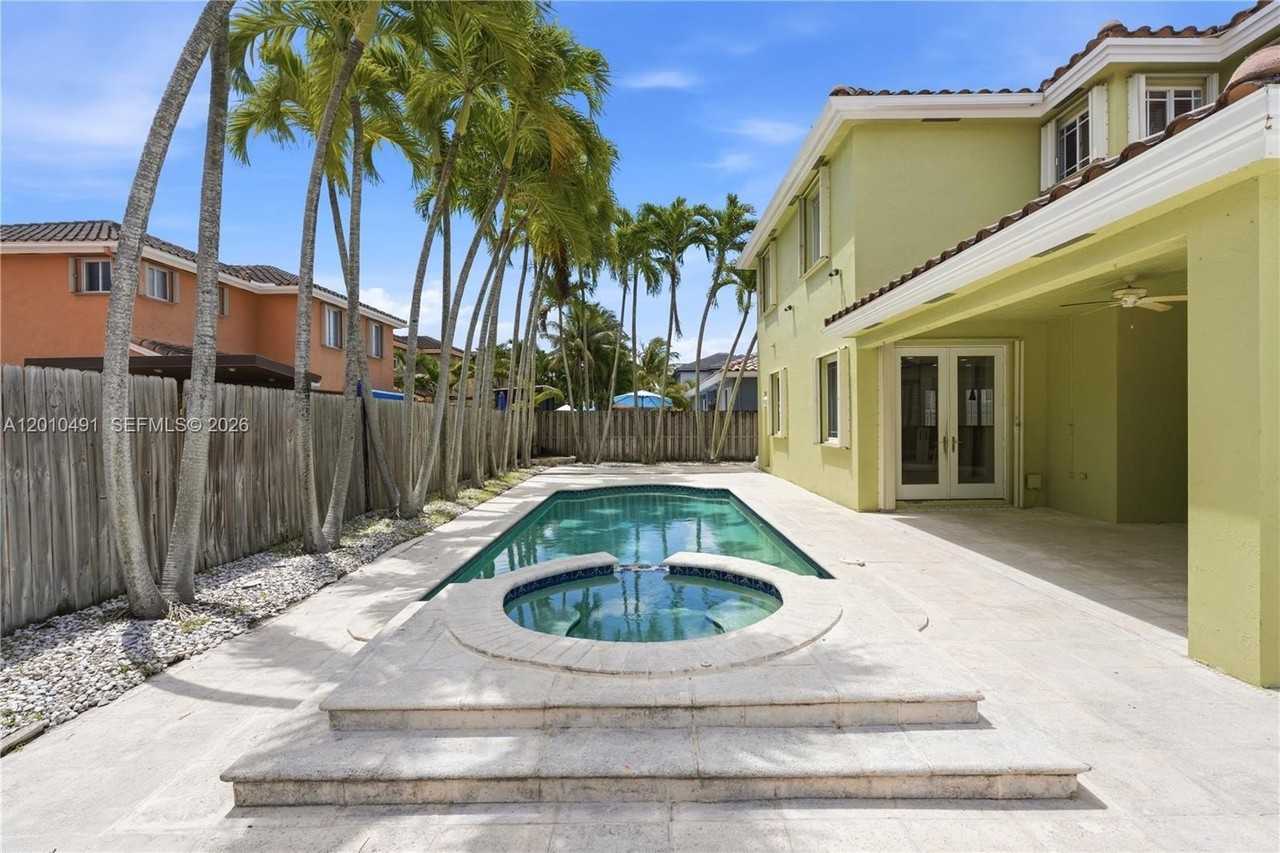 15203 Sw 142nd Ave - Photo 4 of 31